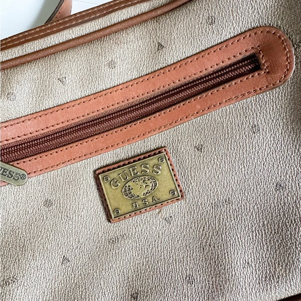 ⭐️3/$30⭐️ (bundle deal) Vintage 1980s Guess Cross Body Bag